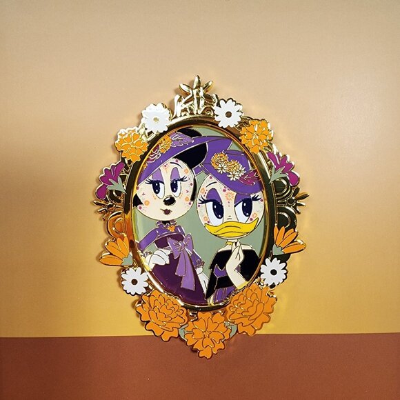 Loungefly Disney Minnie & Daisy Day Of The Dead Glow In The Dark LE Enamel Pin - Picture 8 of 9